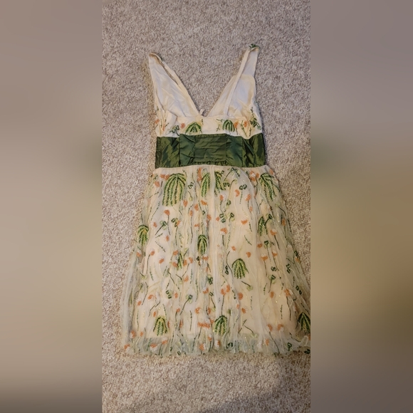 Tracy Reese Cream and Green Embroidered Dress MAKE AN OFFER 😉 💗 - Picture 4 of 12
